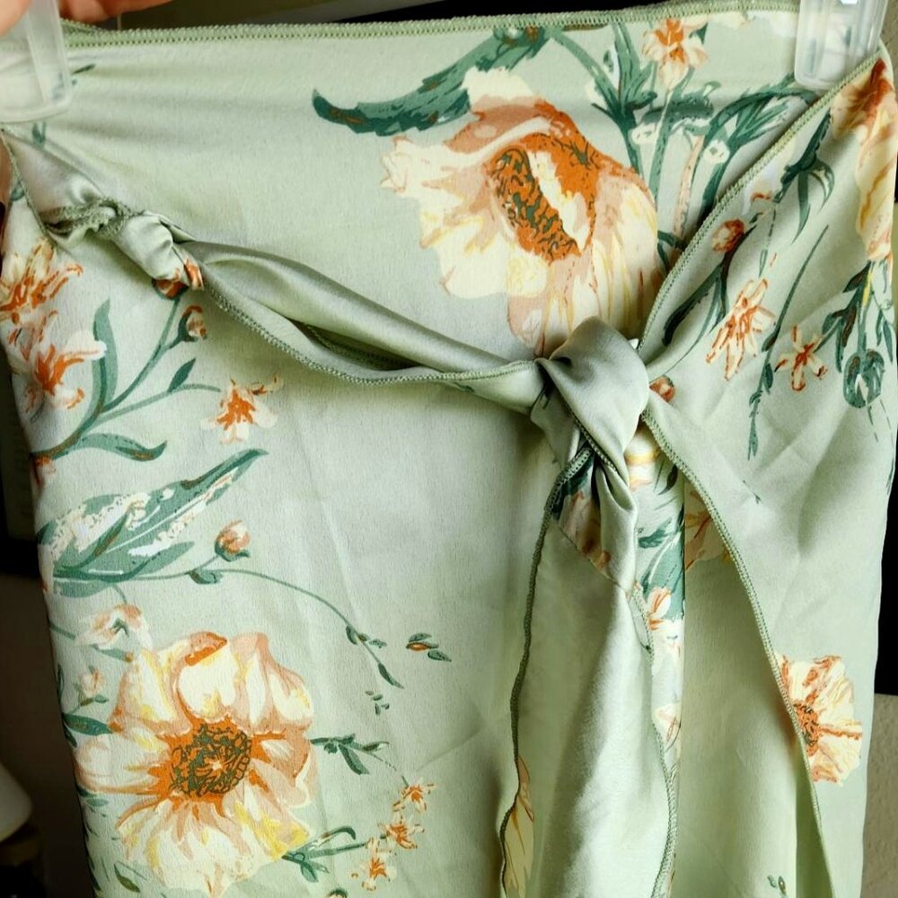 Wrap skirt with floral print